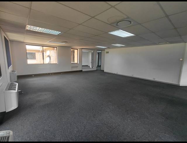 150M² OFFICE TO LET IN BRYANSTON